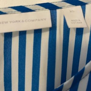 NY&CO dress shirt with tie on the side size xl. Worn once.